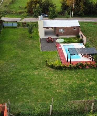 amplio-parque-pileta-casa-quinta-sauce-montrull