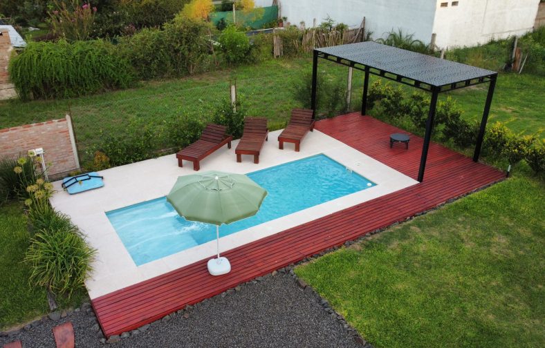 pileta-con-solarium-los-fresnos-casa-quinta