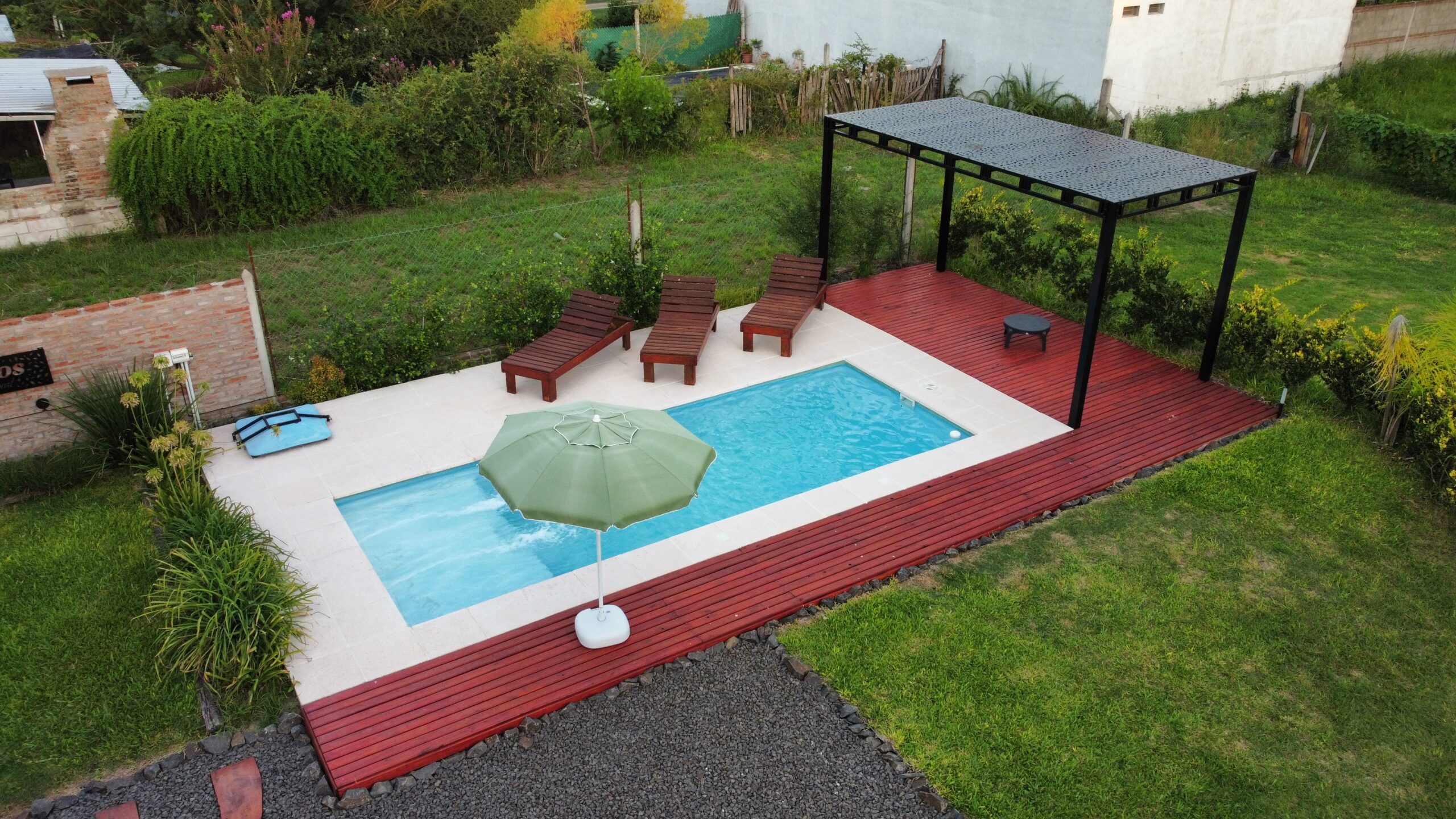 pileta-con-solarium-los-fresnos-casa-quinta